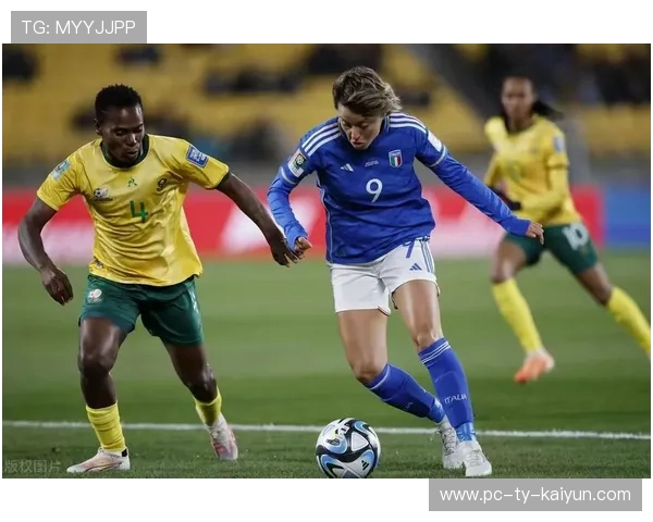 南非女足后卫因卡红牌，球队陷入人数劣势！，南非男足