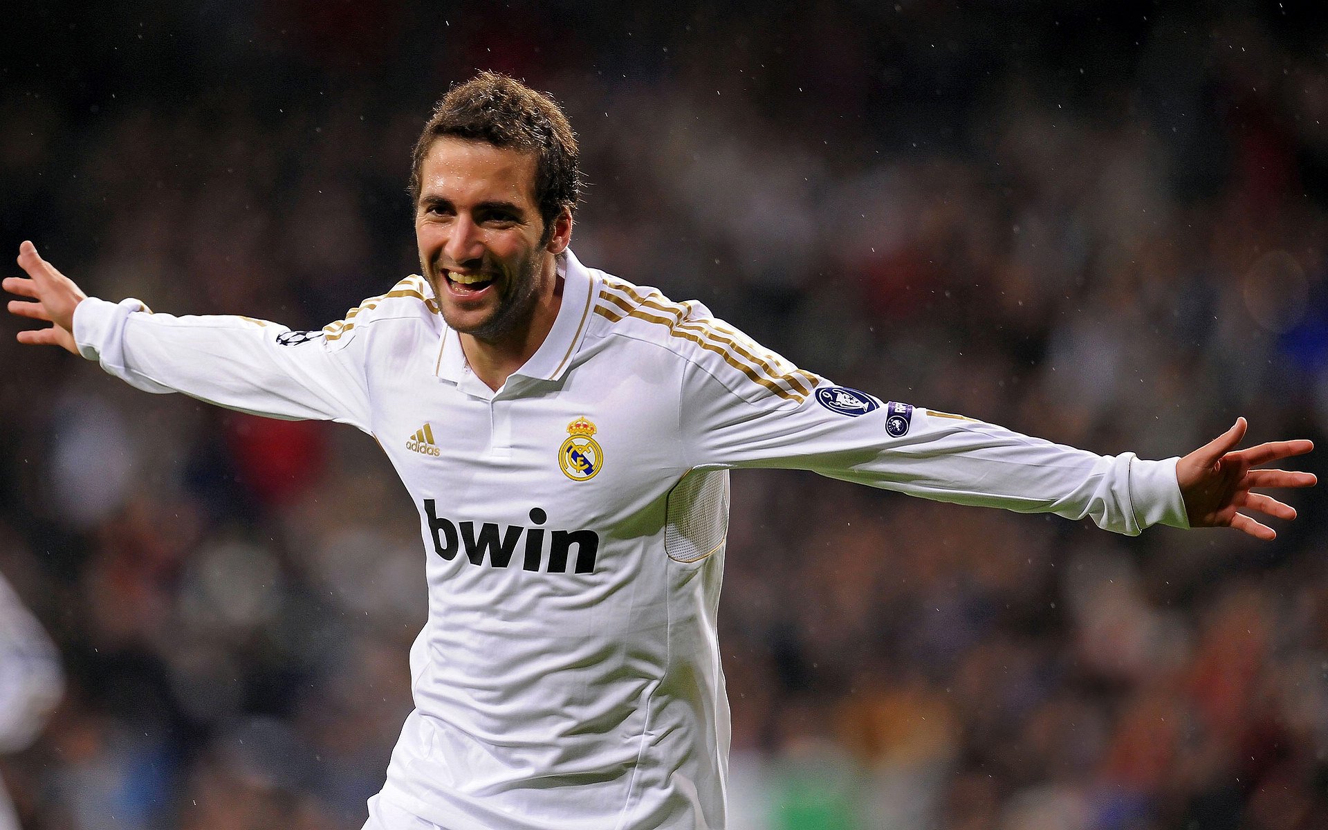 中国足球联赛全面提升观赛体验服务质量，全国足球比赛总结