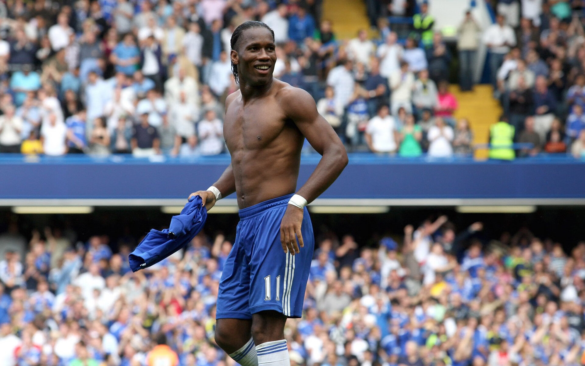 随着申花1-0深圳河南绝杀成都！中超新排名，前3差4分海港收大礼，申花对深圳首发